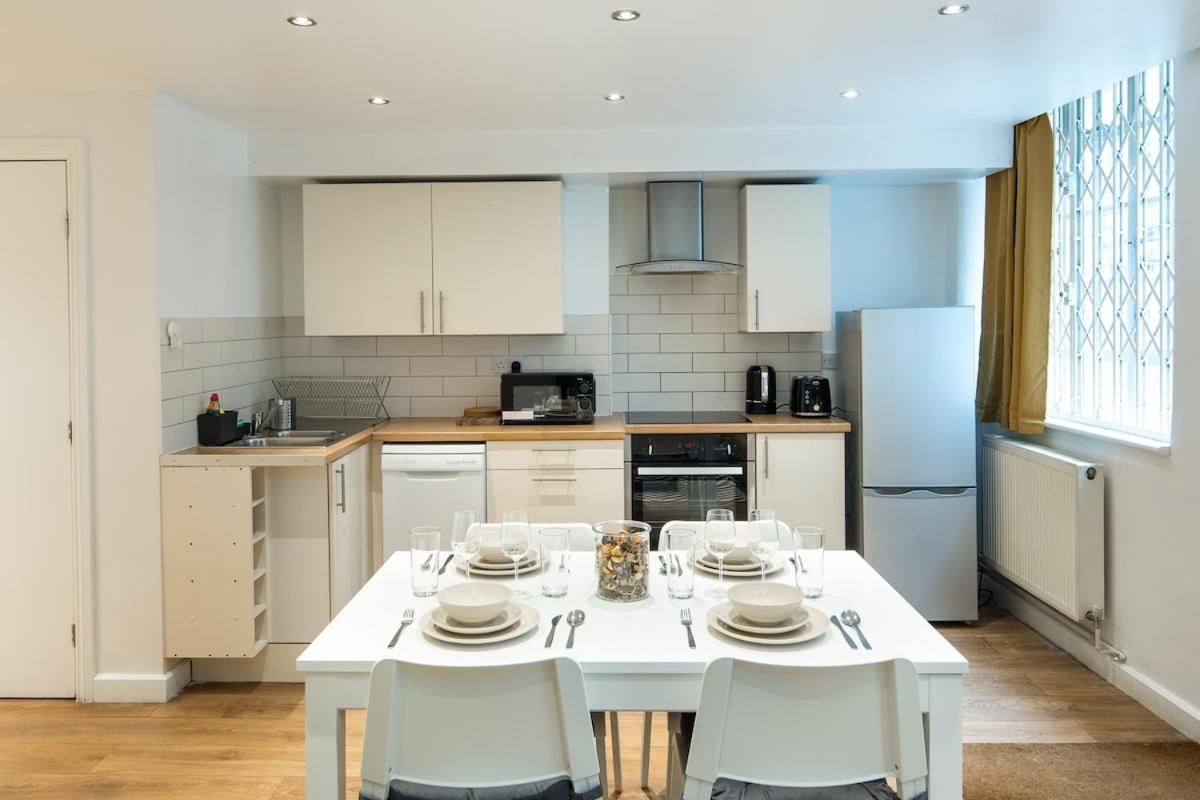 Modern 2-bed In Marble Arch Appartamento